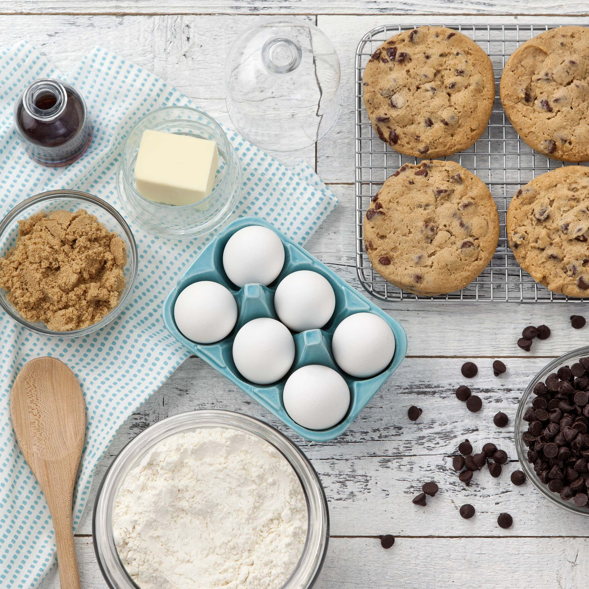 Mrs. Fields Signature Chocolate Chip Cookie Tin, 24 Count